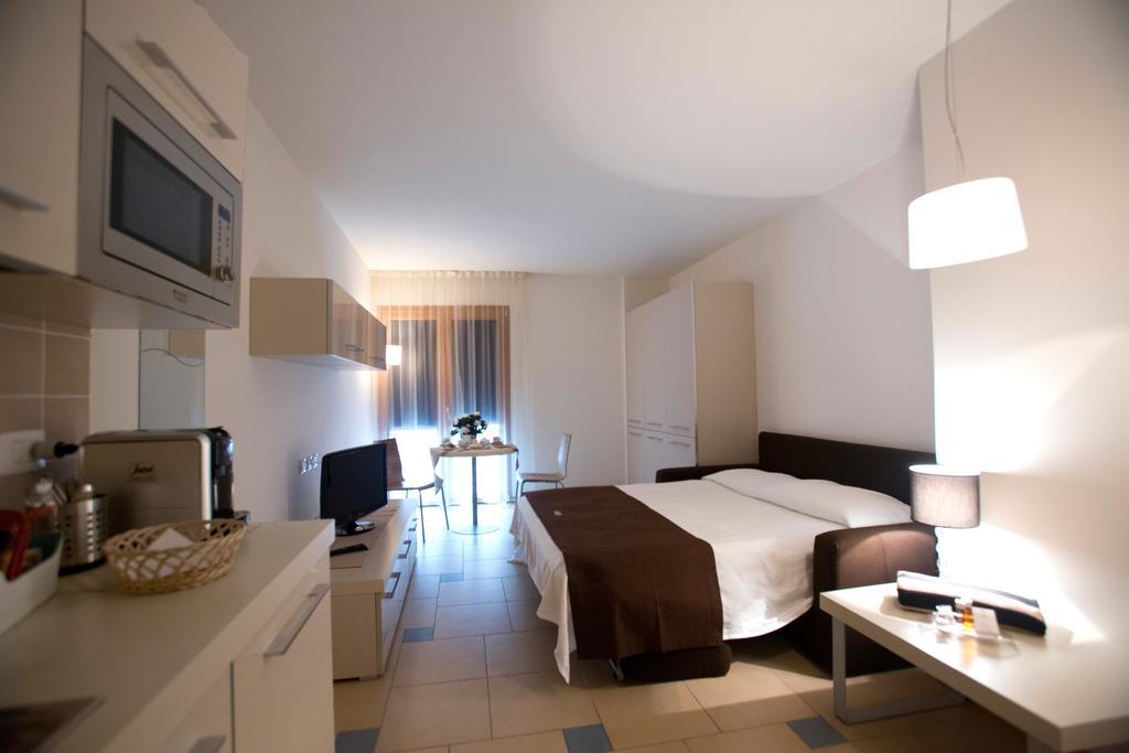 Lacroma Aparthotel Grado Room photo