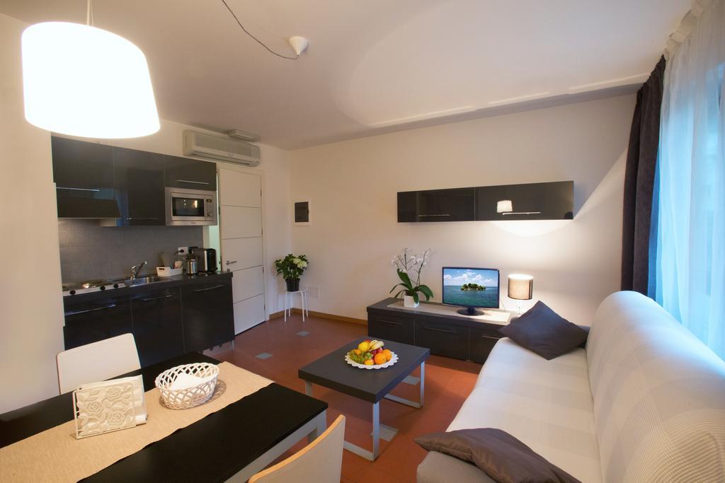 Lacroma Aparthotel Grado Room photo
