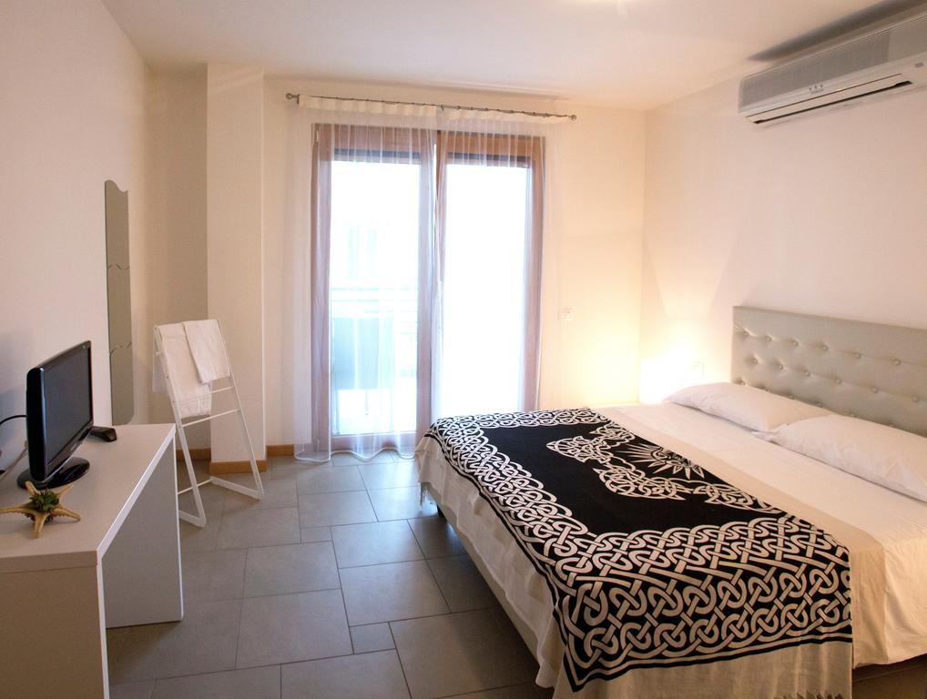 Lacroma Aparthotel Grado Room photo