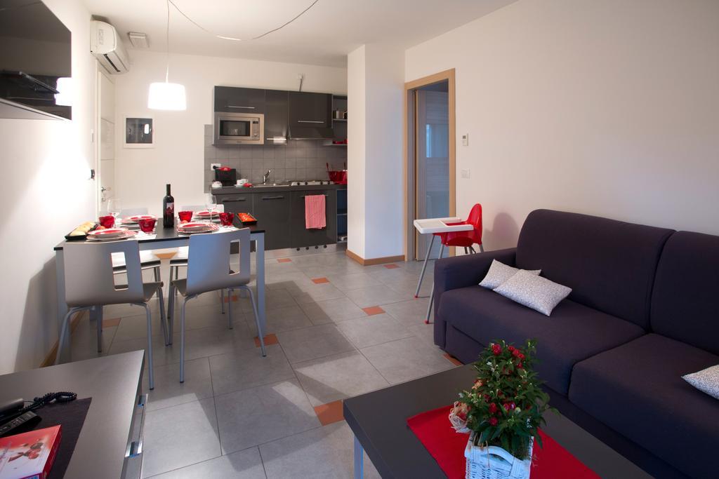 Lacroma Aparthotel Grado Room photo