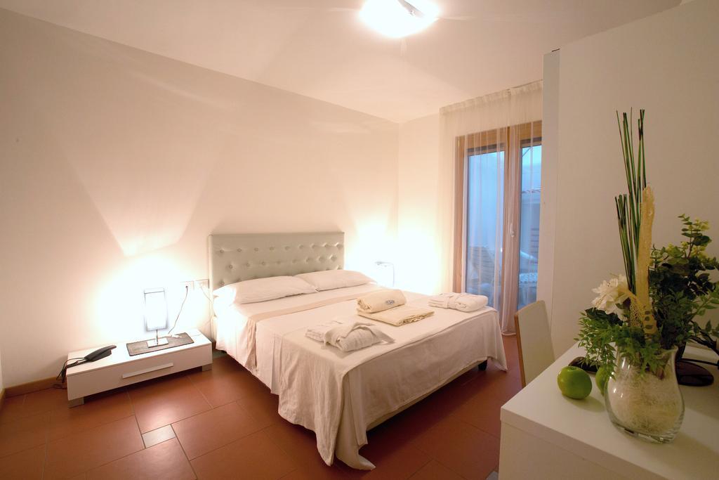 Lacroma Aparthotel Grado Room photo